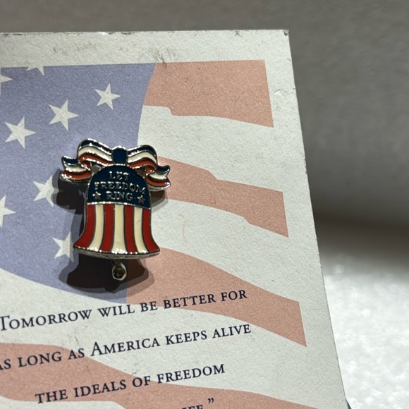 LET FREEDOM RING Exclusive Disney Cast Member Pin to Commemorate 9/11 - Picture 4 of 4